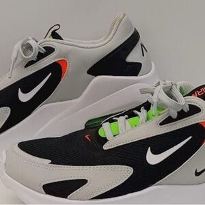 Nike Men's Black and White Sneakers like new see pictures size 9.5